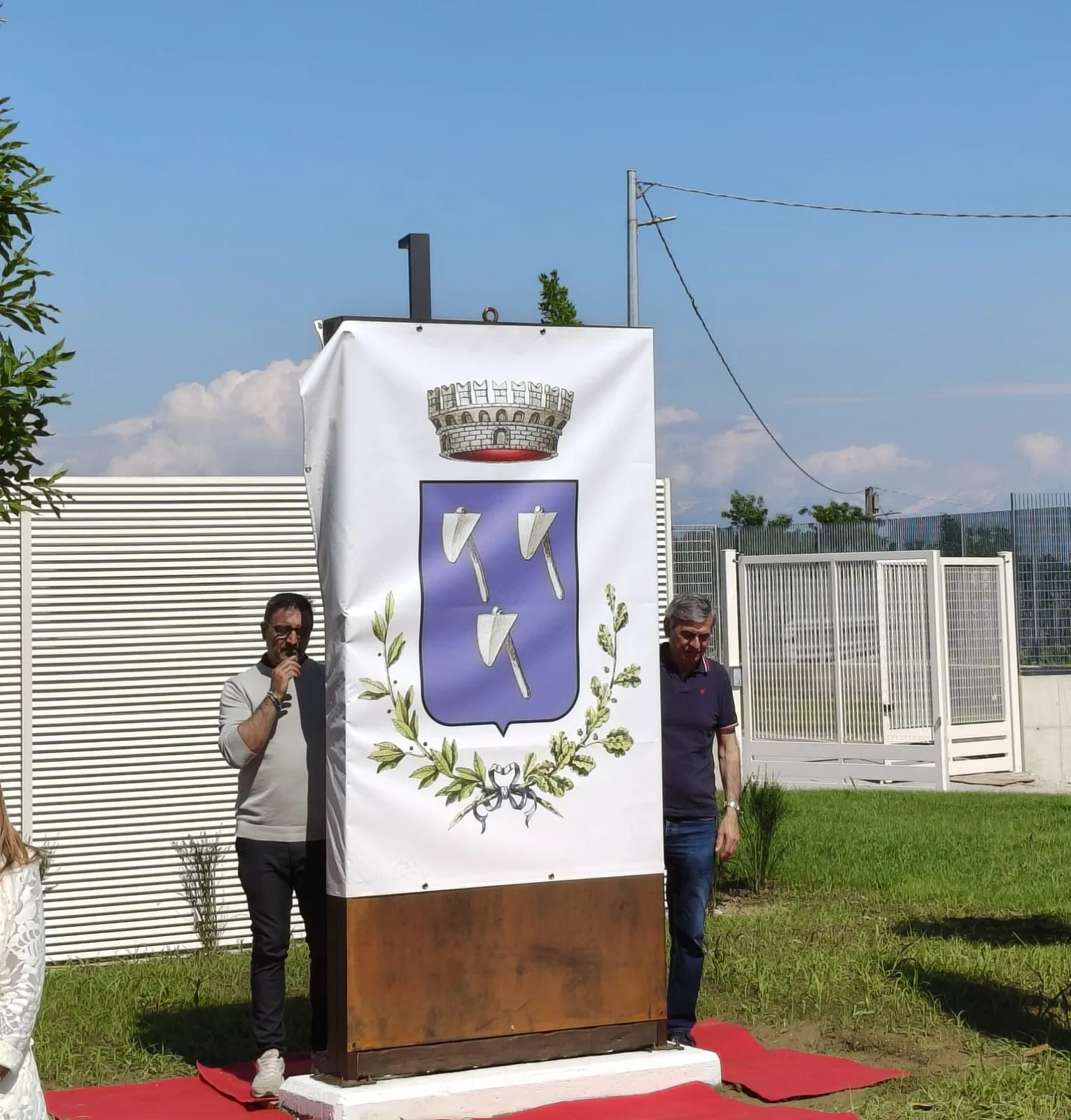 Presentazione del totem durante l’inaugurazione della scuola